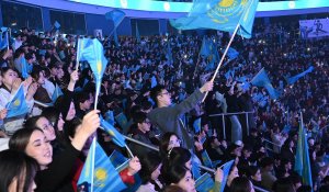 Более 10 тысяч молодежи поддержали референдум на масштабном мероприятии в Алматы