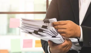 Задержки зарплаты в Казахстане: выявлены долги перед сотнями работников