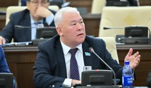 «Хватит делать из таксистов рабов»: Депутат Абенов требует, чтобы за ДТП платил «Яндекс»