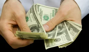 Что происходит с долларом в Казахстане