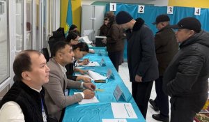 В Алматы избиратели начали приходить на участки ещё до их открытия