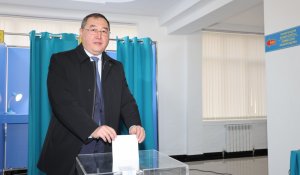 «Исторический момент – гарантия стабильности нашего государства»: аким Алматинской области проголосовал на референдуме