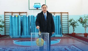 Аким Жамбылской области Ербол Карашукеев проголосовал на референдуме