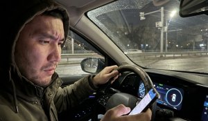 Накажут ли водителя за использование GPS-карты в телефоне за рулем?