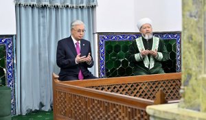 Президент посетил мавзолей Ходжи Ахмеда Яссауи в Туркестане