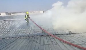 В Алматы тушат пожар в районе рынка “Кенжехан”