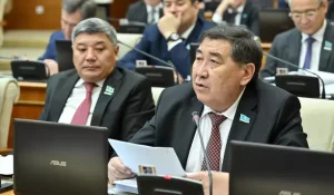 «Если традиции для вас харам – уезжайте»: Ермурат Бапи жестко высказался о псевдоимамах и ДУМК