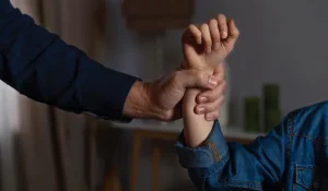 Отцу, четыре года насиловавшему собственную дочь, вынесли приговор в Шымкенте