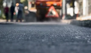 Громкое дело: фирму связанного с депутатом обязали исправить дорогу