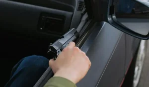 Ночная стрельба в Зайсан: парень в реанимации, подозреваемые задержаны