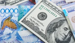 Где в Казахстане доллар продают дешевле официального: курс валют на 28 апреля