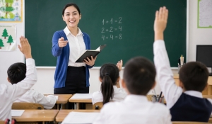 Учителям в Казахстане резко меняют правила: что теперь запрещено и разрешено