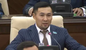 Одно поздравление – новые запреты: чем обернулся жест Ардака Назарова
