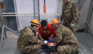 Четыре женщины упали с высоты в автосалоне Уральска – есть пострадавшие