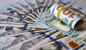 Доллар снова меняет настроение: курс валют на 8 мая