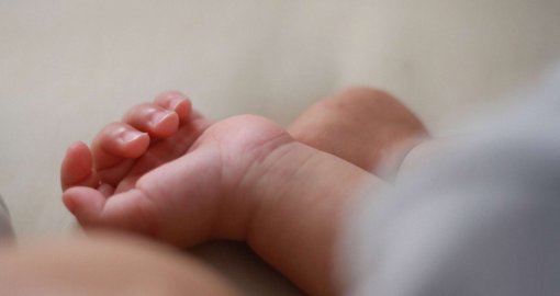 Женщина подкинула тело недоношенного малыша в роддом Шымкента
