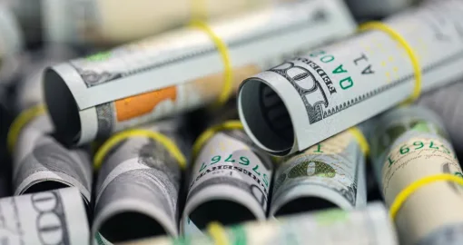 Почему казахстанцы массово избавляются от тенге: рекордный спрос на доллары