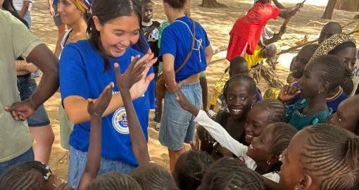 Казахстанская магистрантка учит детей в Сенегале: удивительная история из Африки