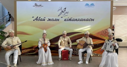 В области Абай представили серию книг проекта библиотека «Абай жолы»