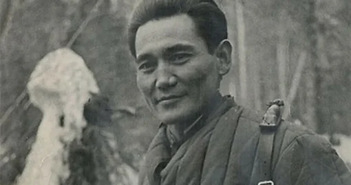 «Историческая справедливость»: Токаев присвоил Бауыржану Момышулы звание «Халық қаһарманы»