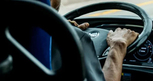 Водитель междугороднего автобуса скончался за рулем в ВКО