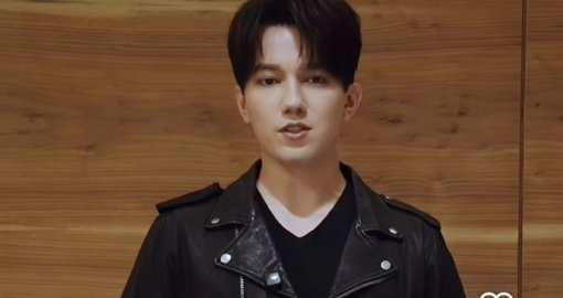 Димаш Кудайберген тепло поздравил всех с Новым годом