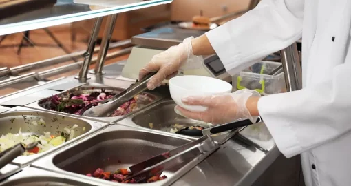 Депутат заявил, что половина школьной еды в Казахстане выбрасывается