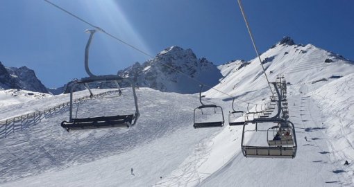 Из-за сильного ветра были повреждены кабинки канатной дороги на Шымбулаке