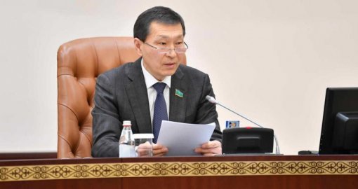 «Болеть нельзя»: Нурлан Абдиров обратился к сотрудникам на совещании по подготовке к референдуму