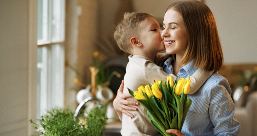 Кто из женщин получит единовременные выплаты к 8 марта в Казахстане