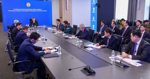 Олжас Бектенов провел заседание Республиканского оперативного штаба по готовности к паводкам