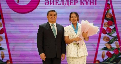 Признание заслуг и верность традициям: в Кокшетау отметили Международный женский день