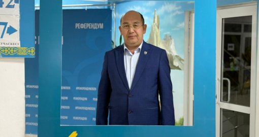 В Мангистауской области первым избирателям вручили подарки