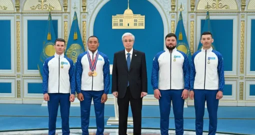 Токаев наградил паралимпийского чемпиона Ербола Хамитова орденом «Барыс» III степени