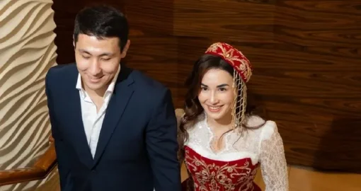 «На пять лет младше»: Абиба Абужакынова стала невесткой из Урджара