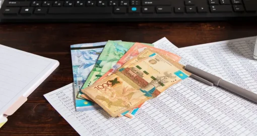 «Налоговый капкан»: почему казахстанцы начали массово экономить на походах в кафе?