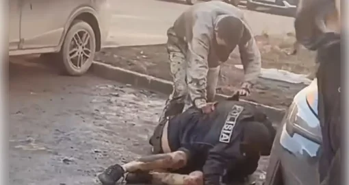 «Замечание обернулось расправой»: В Костанае пьяная толпа избила полицейского на глазах у его детей