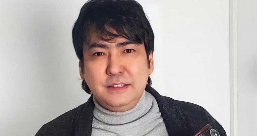 Мейрамбек Беспаев подарил Еркешу Хасену автомобиль