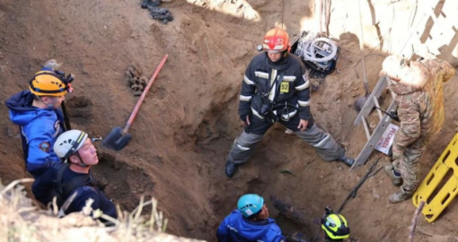 Двое рабочих погибли при обрушении грунта в Павлодаре