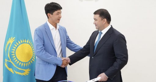 Аким Туркестанской области принял восходящую звезду тенниса из Казахстана