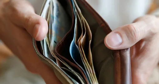 Борьба с социальными иждивенцами: Минтруда сокращает пособие по безработице