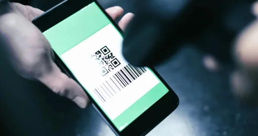 Когда казахстанцы смогут оплачивать покупки единым QR