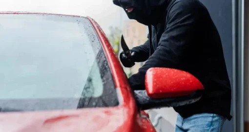 Тело 34-летней женщины с ножевыми ранениями нашли в машине в Караганде