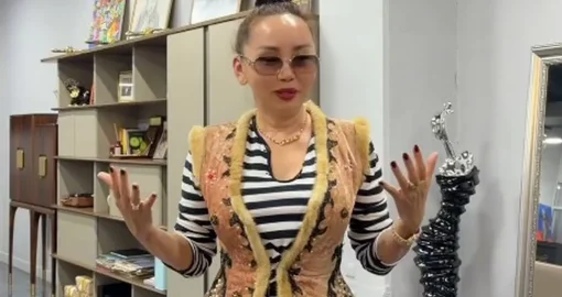 Ежемесячно по миллиону: Баян Алагузова рассказала о судьбе камзола из «Қыз Жібек»