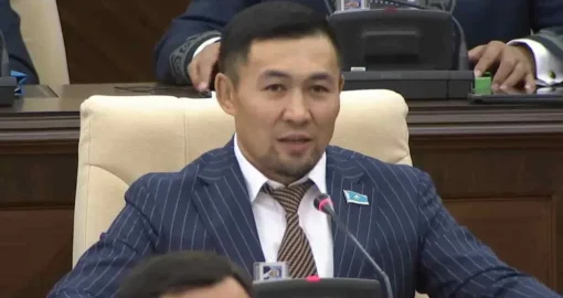 Одно поздравление – новые запреты: чем обернулся жест Ардака Назарова