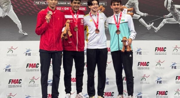 Алматинские фехтовальщики завоевали серебро и бронзу Кубка мира среди юниоров
