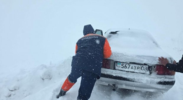 За последние десять дней в Казахстане из снежных заносов спасено и эвакуировано 145 человек