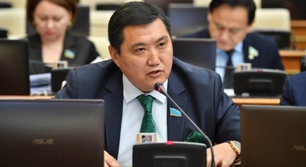 Водная мафия? Депутат требует вернуть водоканалы олигархов государству