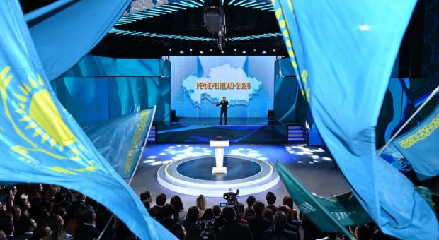 Прокуратура оштрафовала известного общественника за фото с бюллетенем в Астане