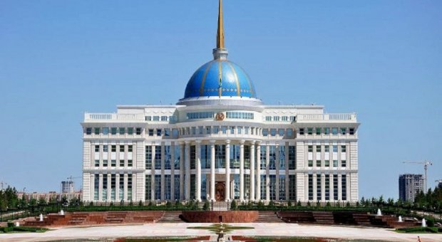 Токаев поздравил казахстанцев с Днем единства